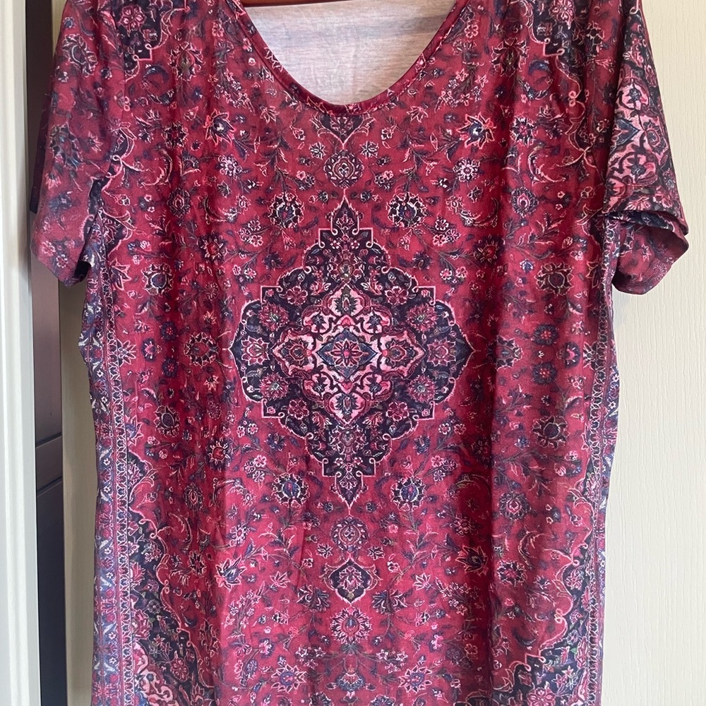 Chic Paisley Short Sleeve Top - Burgundy